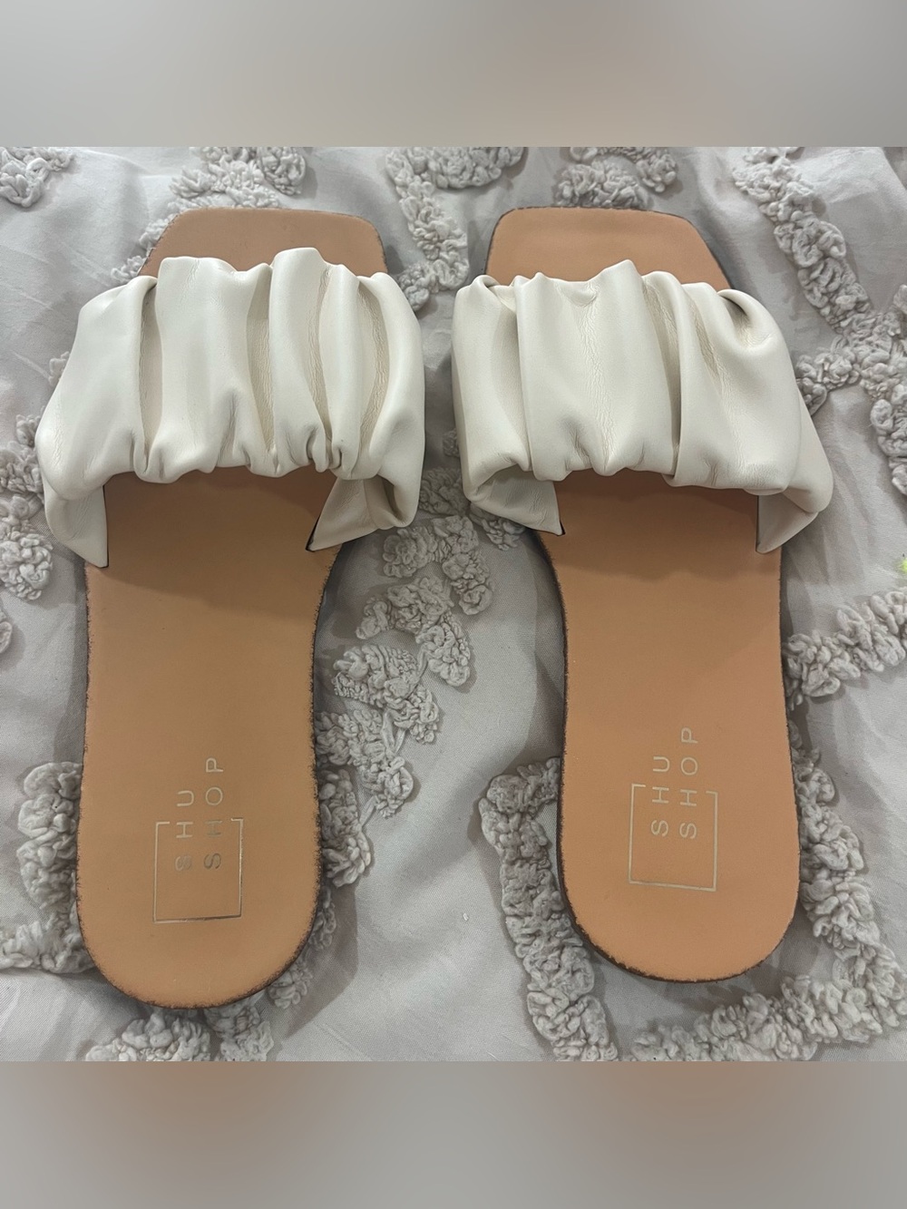 Shu shop cream sandals